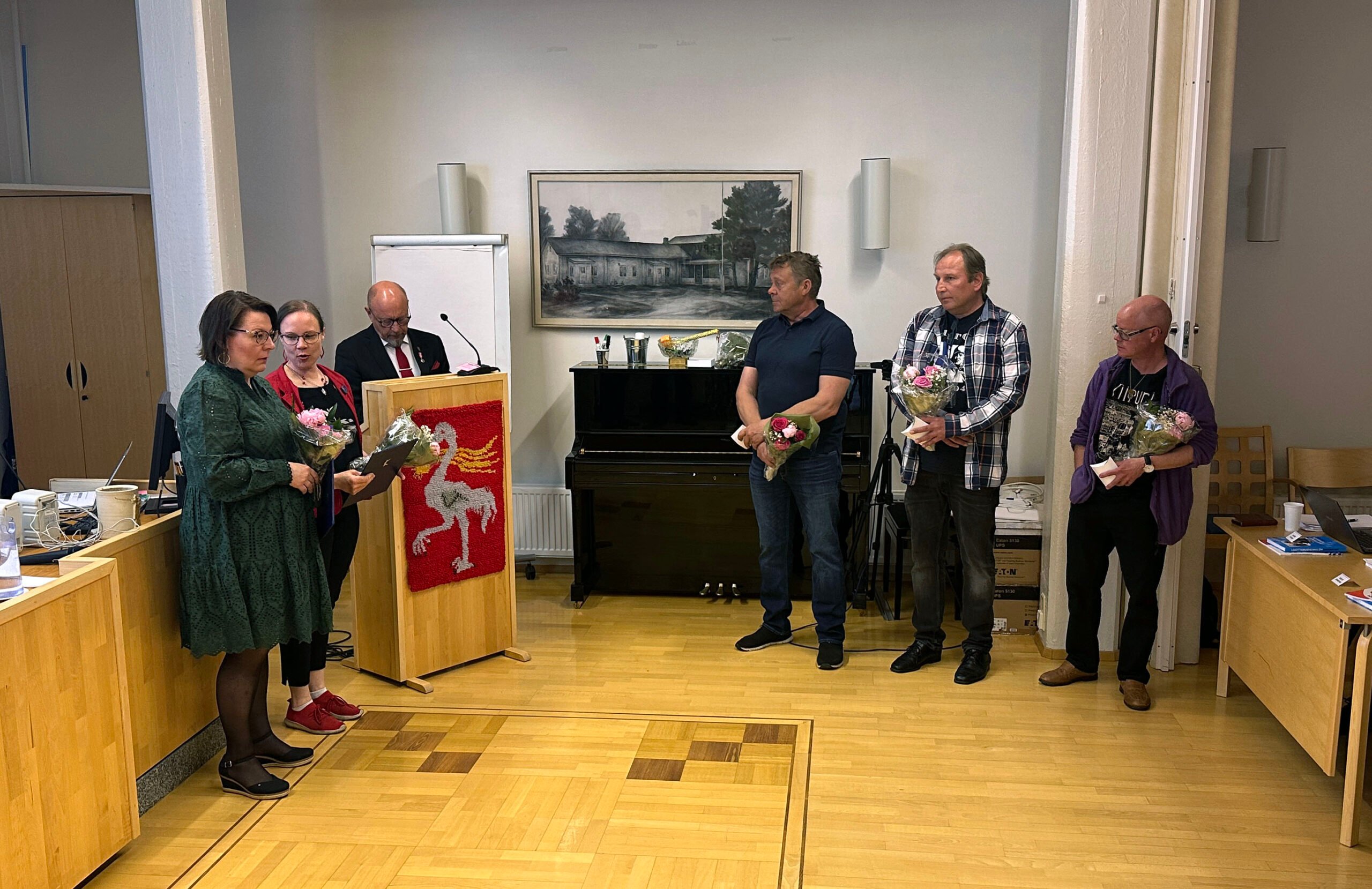 valtuusto1 Valtuutettujen muistaminen kokouksessa.
