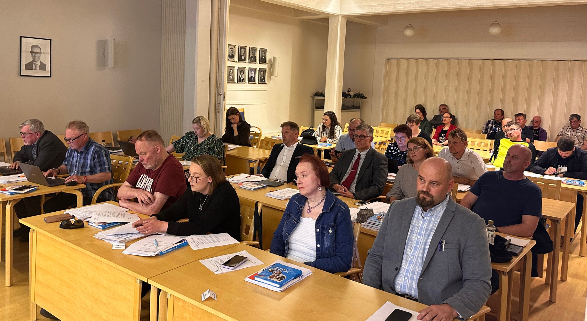 Valtuutetut kokouksessa.