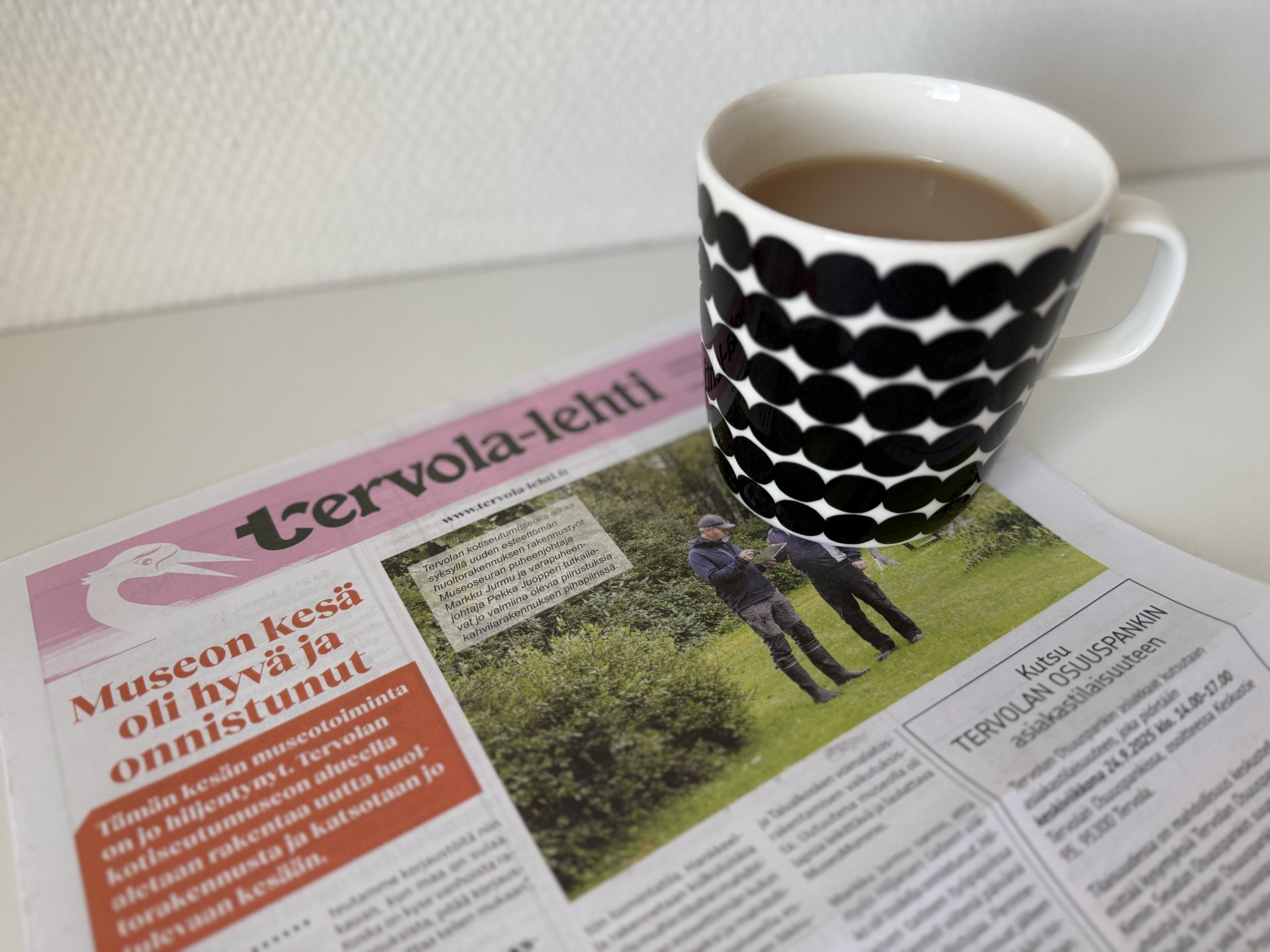 Lehti ja kahvikuppi Tervola-lehti.