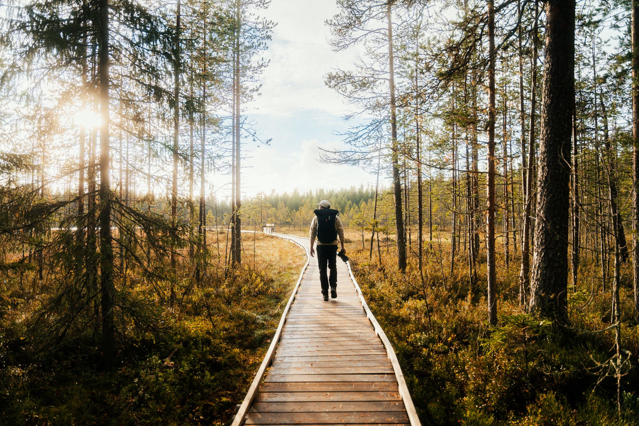 Retkeilijä retkeilyreitillä.